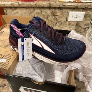 Torin plush 4 altar running shoe